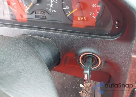 1999 Mercedes-Benz C 280 z USA, uszkodzony, nr VIN WDBHA29G7XA742653